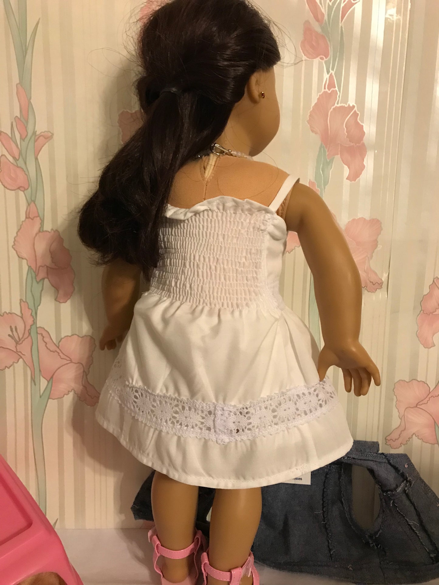 AG126 - White dress with denim jacket and pink sandals