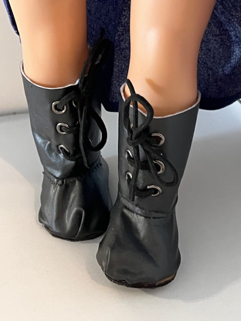 AG151 - Peasant top with 3-tired blue skirt and black boots