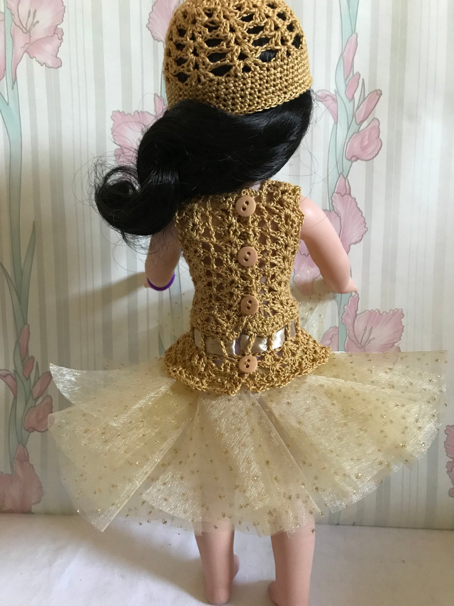 WW68 - Romantic Fusion in gold - ready for the ballet