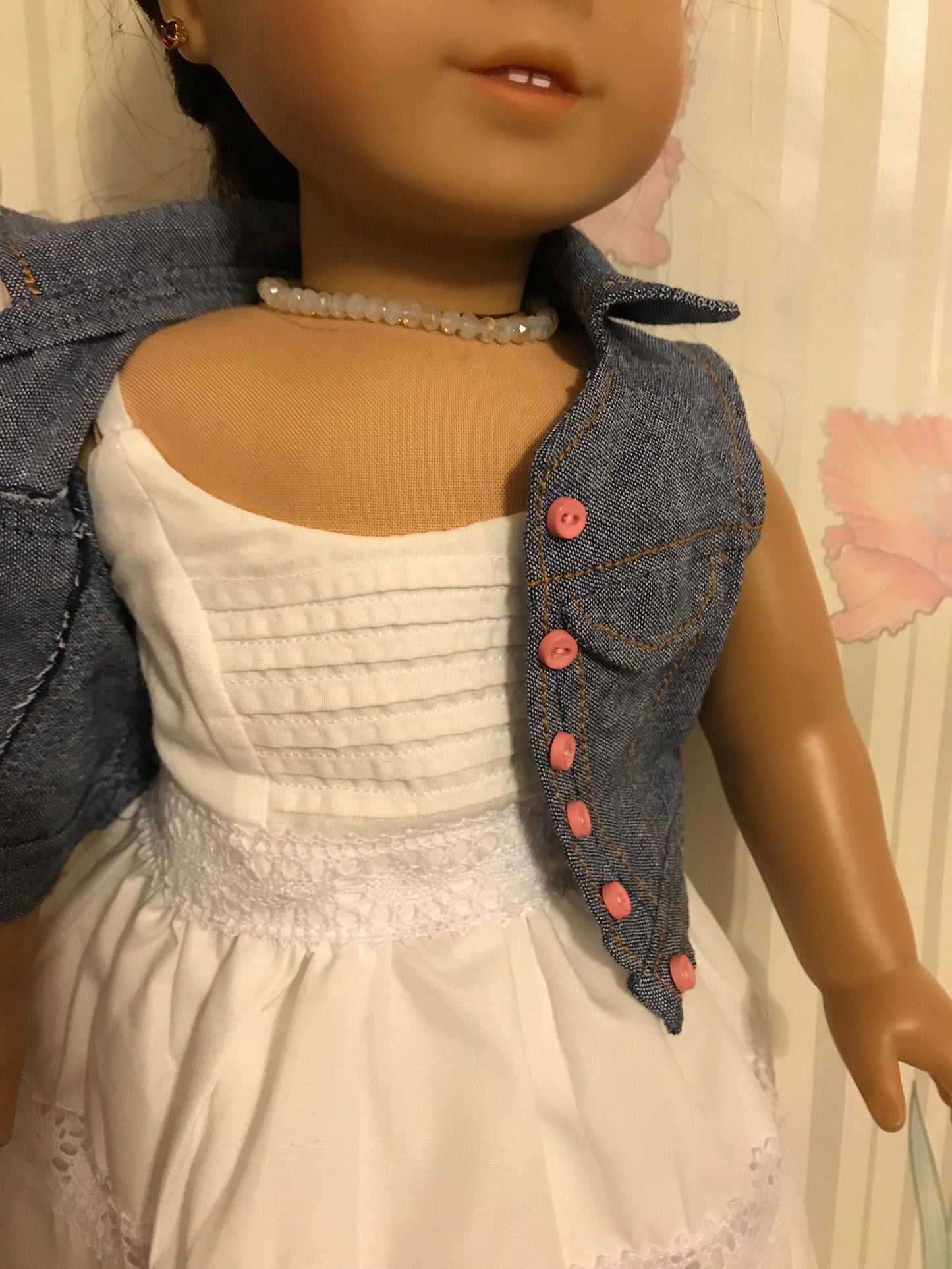 AG126 - White dress with denim jacket and pink sandals