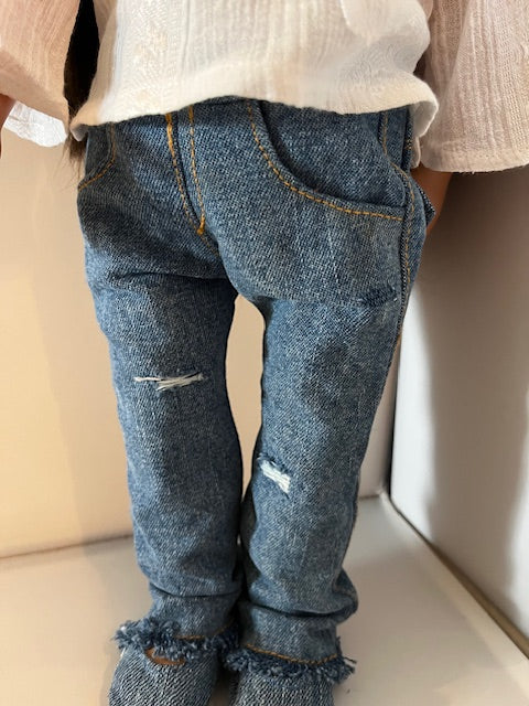 AG150 - White peasant blouse, ripped jeans, denim shoes